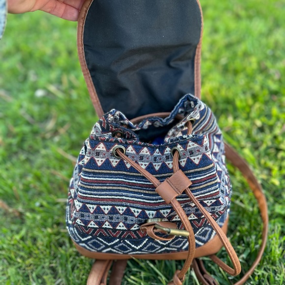 Small woven carrying bag - Picture 5 of 8